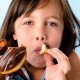 Çocuklarınızı Sağlıklı Beslenmeye Alıştırmanın 8 Yolu