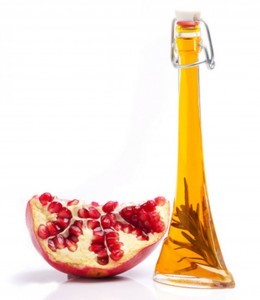 pomegranate-seed-oil-1422x1989