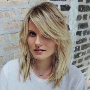 18-midlength-wavy-hairstyle-with-long-side-bangs