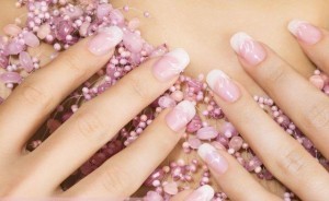 ongles-gel-manucure-french-blanc-rose-pastel