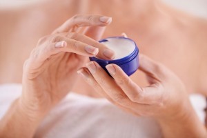 21-petroleum-jelly-uses-moisturizer