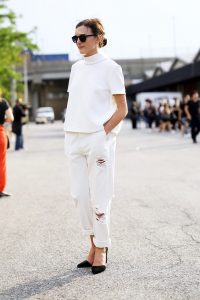 Beyaz jean pantolonlar nasıl kombinlenebilir